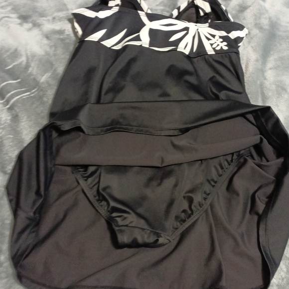 Women's Tropical Escape Black/White/Red Swimsuit Dress Size 12 - Picture 7 of 7